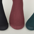 Calzini di nylon di verde/rossi fibra del vestito, calzini respirabili del vestito dal cotone organico del cashmere