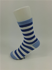 I modelli differenti dei tessuti dei bambini dei calzini antibatterici di bianco trovati fanno per ordinare