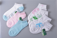 I calzini resistenti tricottati del bambino del cotone di slittamento per tengono la dimensione su ordine calda