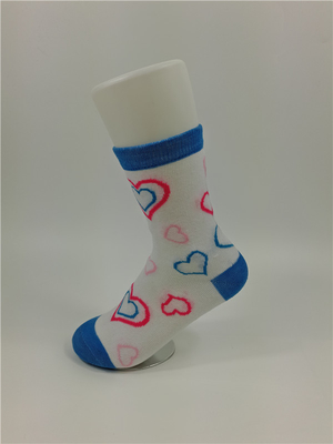 I calzini antibatterici tricottati del cotone dei bambini con differenti colori fanno per ordinare